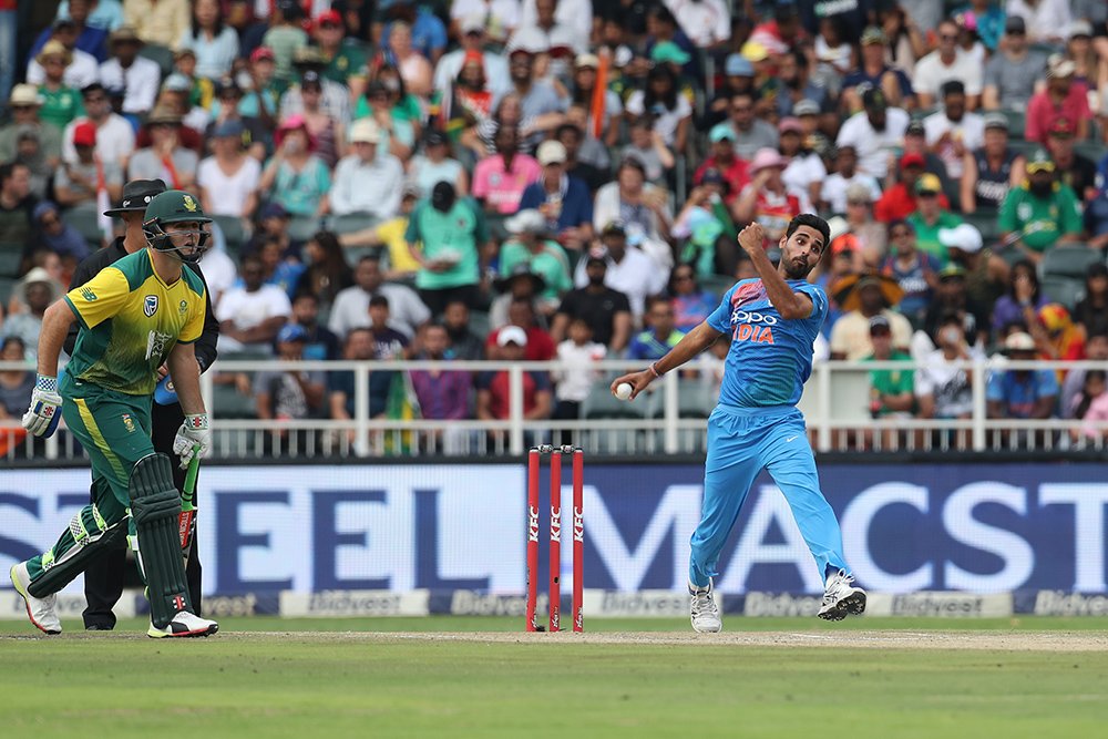 The two displayed quality shots and forged an 81-run partnership for the fourth wicket. But just when things seemed good Behardien was sent back to the pavilion by leg-spinner Yuzvendra Chahal in the 15th over. After adding a few more runs with new batsmen Heinrich Klaasen (16), Hendricks (70) was caught behind off Bhuvneshwar in the 18th over. Now with 46 needed in 14 balls, lower-order batsmen Andile Phehlukwayo (13), Chris Morris (0), Dane Paterson (1) and Junior Dala (2 not out) failed to rise to the occasion and only managed to score 175/9 in 20 overs. India beat S. Africa,India beat Sout Africa,Virat Kohli,Bhuvneshwar Kumar,Shikhar Dhawan