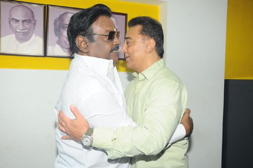 After Rajinikanth and Kalaignar Karunanidhi actor Kamal meets Captain Vijayakant. Ulaganayagan Kamal Haasan,Kamal Haasan,Captain Vijayakanth,Vijayakanth,Kamal Haasan and Vijayakanth