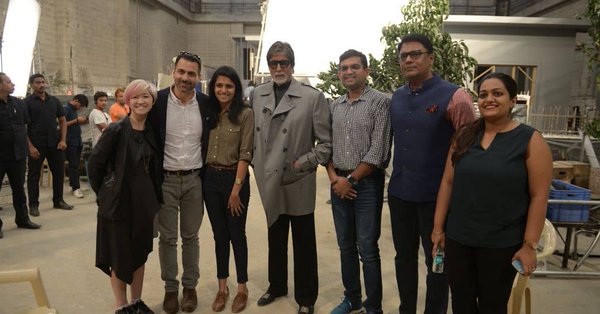 Megastar Amitabh Bachchan, who threatened to quit Twitter after losing followers earlier this month, met some officials from the micro-blogging site to understand the digital platform. He says the working on the micro-blogging platform is very apparent. "The Twitter team came from across the seas to visit me at work and to explain to me how Twitter works... Thank you," Big B tweeted late on Sunday. "The truth of the working is so apparent," he added. Megastar Amitabh Bachchan,Amitabh Bachchan,amitabh bachchan twitter,Amitabh Bachchan pics,Amitabh Bachchan wallpapers,bollywood actor