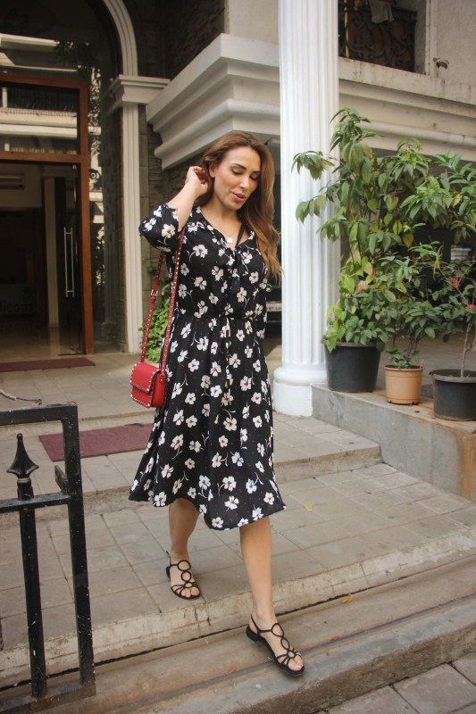 Salman Khan's rumoured Iulia Vantur seen at Bandra, Mumbai on Feb 19, 2018. Salman Khan,Salman Khan girlfriend,Iulia Vantur,Iulia Vantur pics,Iulia Vantur images,Iulia Vantur wallpaper,salman khan iulia vantur