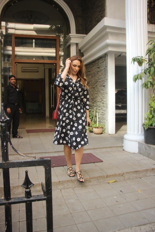 Salman Khan's rumoured girlfriend Iulia Vantur snapped at Bandra, Mumbai. Salman Khan,Salman Khan girlfriend,Iulia Vantur,Iulia Vantur pics,Iulia Vantur images,Iulia Vantur wallpaper,salman khan iulia vantur