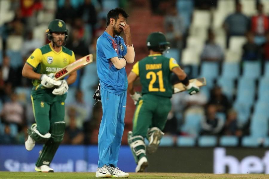 Chasing a formidable target of 189 runs, the hosts romped home with eight balls to spare. The three-match series is now locked at 1-1. Klaasen brought up his maiden T20I half-century, producing an awe inspiring show of power hitting to plunder 69 runs off just 30 balls. India vs South Africa,South Africa beats India,South Africa beat India,Heinrich Klaasen,JP Duminy,Virat Kohli,MS Dhoni,Manish Pandey