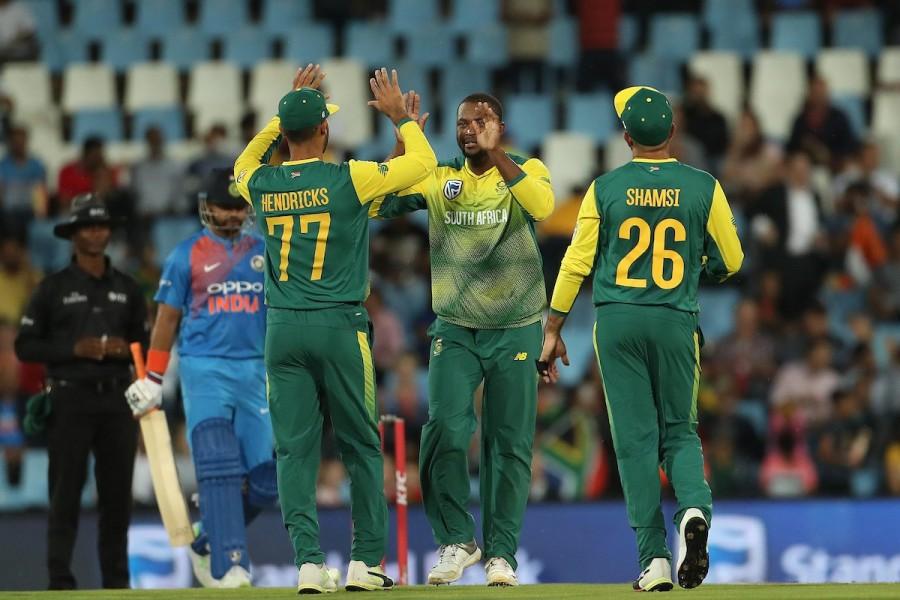 With both opener back in the pavilion after five overs, the hosts seemed to be in deep trouble. But Heinrich Klaasen and Jean-Paul Duminy brought the South African innings back on track with a 93-run partnership. India vs South Africa,South Africa beats India,South Africa beat India,Heinrich Klaasen,JP Duminy,Virat Kohli,MS Dhoni,Manish Pandey