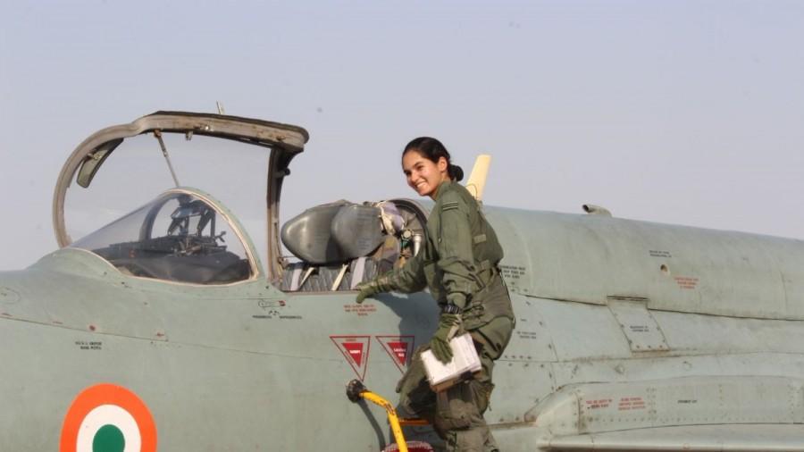 Avani Chaturvedi became the FIRST Indian woman to fly a fighter aircraft solo when on 19 February she flew a MiG-21 bison at 340 kmph speed. Avani Chaturvedi,Avani Chaturvedi pics,Avani Chaturvedi images,Avani Chaturvedi wallpaper,Indian woman fighter,woman fighter