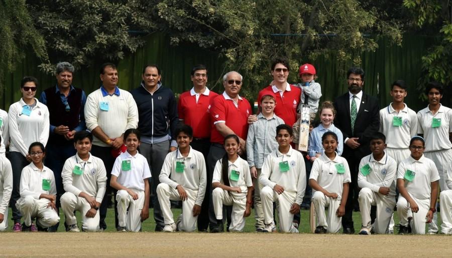 After visiting Jama Masjid, Trudeau plays cricket with Kapil Dev and Mohammad Azharuddin. Justin Trudeau,Canadian Prime Minister Justin Trudeau,Justin Trudeau india visit,Justin Trudeau in India,Kapil Dev,Mohammad Azharuddin
