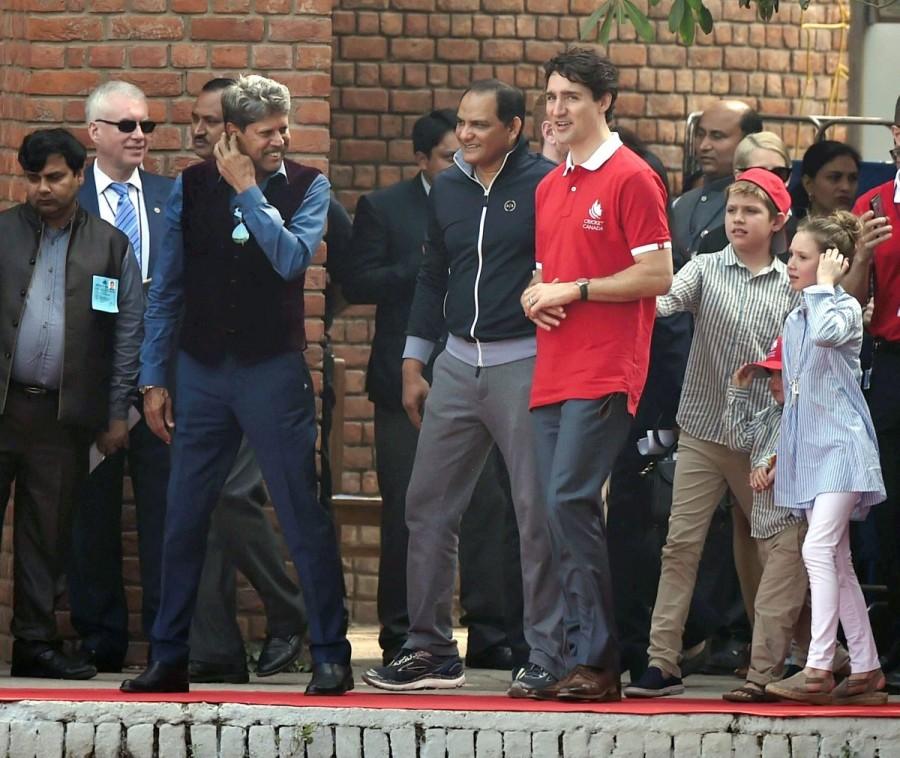 PM Justin Trudeau plays cricket with former Indian captains Kapil Dev and Mohammad Azharuddin. Justin Trudeau,Canadian Prime Minister Justin Trudeau,Justin Trudeau india visit,Justin Trudeau in India,Kapil Dev,Mohammad Azharuddin