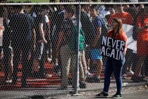 Florida shooting survivors,Donald Trump,US President Donald Trump,Marjory Stoneman Douglas High School,gun control push