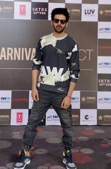 Kartik Aaryan in Sweat Shirt – G Star Raw, Joggers – Fila, Shoes – Lee Cooper. Sonu Ke Titu Ki Sweety,Sonu Ke Titu Ki Sweety actor,Kartik Aaryan,actor Kartik Aaryan,Kartik Aaryan style,Kartik Aaryan looks,Kartik Aaryan wallpaper,Kartik Aaryan poster