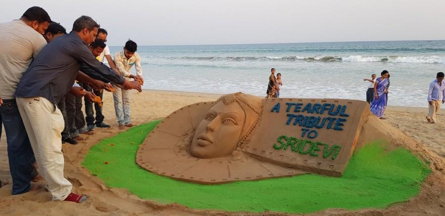 Sand Artist Manas Sahoo pays tribute to Legendary Bollywood actress Sridevi. Manas Sahoo,Sand artist Manas Sahoo,Sridevi,Sridevi sand art,Sridevi death,Sridevi passes away