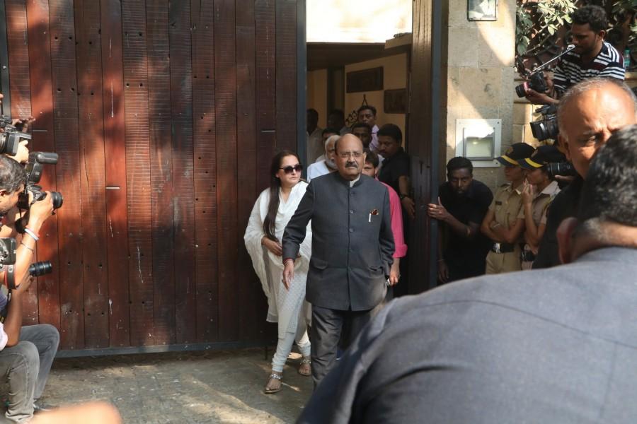 Jaya Pradha and Amar Singh arrives to pay their last respects to legendary actress Sridevi at Anil Kapoor's residence in Mumbai. Jaya Pradha,Amar Singh,Saiyami Kher,Sridevi funeral,sridevi funeral ceremony,Sridevi,Sridevi dead,Sridevi passes away