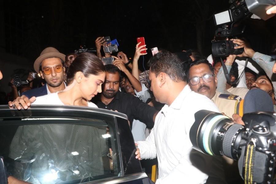 Sridevi: Deepika Padukone and Ranveer Singh arrive at Anil Kapoor's house to pay last respects. Deepika Padukone and Ranveer Singh,Deepika Padukone,Ranveer Singh,Sridevi funeral,Sridevi,Anil Kapoor,celebs at Anil Kapoor house
