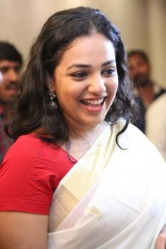 Nithya Menen At Gnana Shekar Art Exhibition Launch