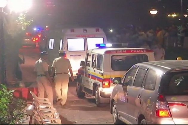 Sridevi's body reaches Kapoor's residence in Lokhandwala. Sridevi's body,Sridevi body,Sridevi body in Lokhandwala,sridevi funeral,Sridevi pics,Sridevi images