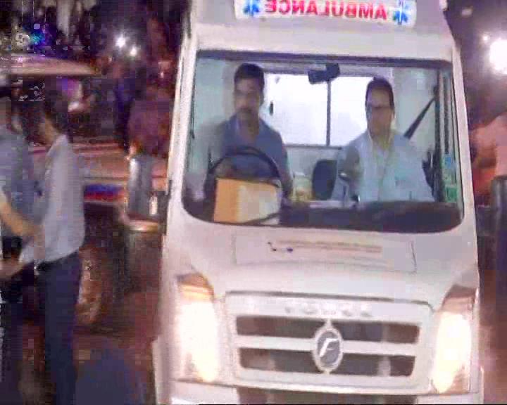 Sridevi's mortal remains brought to her Lokhandwala residence. Sridevi's body,Sridevi body,Sridevi body in Lokhandwala,sridevi funeral,Sridevi pics,Sridevi images