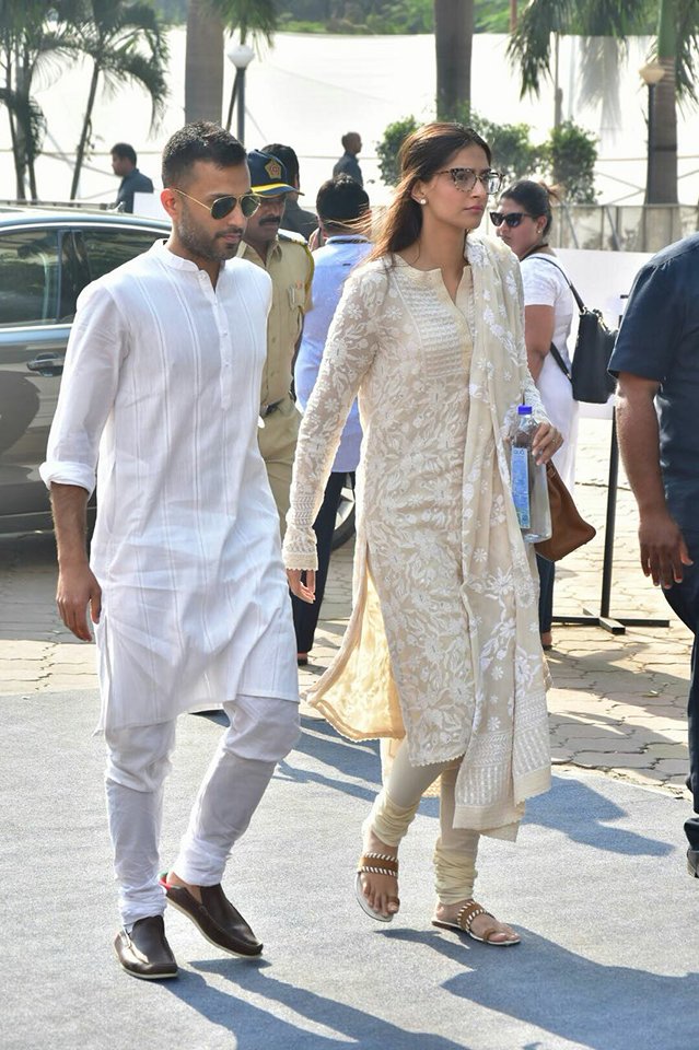 Sonam Kapoor and Anand Ahuja arrive to pay their last respects to Sridevi at Celebration Sports Club. Sridevi funeral,celebs at Sridevi funeral,Sonam Kapoor and Anand Ahuja,Sonam Kapoor,Anand Ahuja,Celebration Sports Club