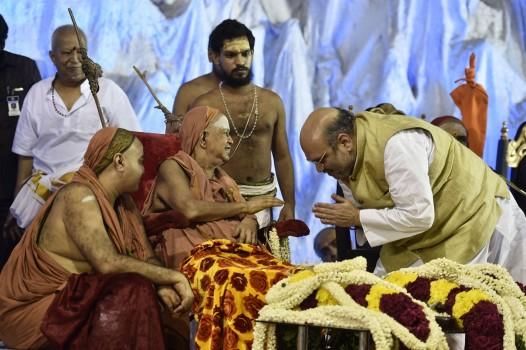 BJP chief Amit Shah takes blessings of Kanchi Sankaracharya Jayendra Saraswathi on his 80th birth anniversary in Chennai.