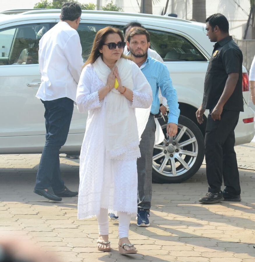 Jaya Prada arrives at the Celebration Sports Club to pay a last respect to the Legendary Sridevi. Arbaaz Khan,Jaya Prada,Urvashi Rautela,Aditya Thackeray,Sridevi funeral,celebs at Sridevi funeral,Celebration Sports Club,Sridevi,actress Sridevi