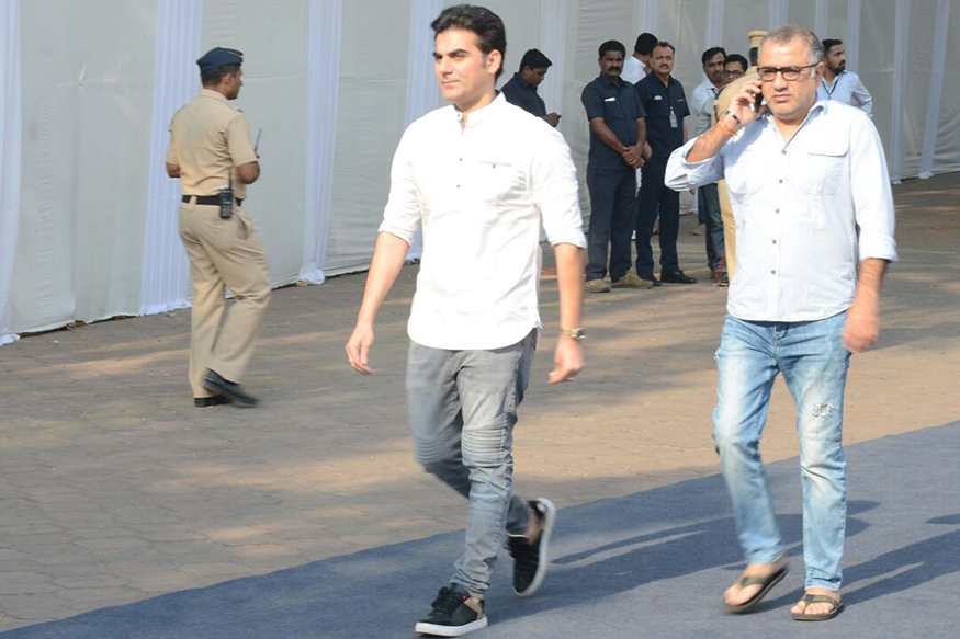 Arbaaz Khan arrives at the Celebration Sports Club to pay a last respect to the Legendary Sridevi. Arbaaz Khan,Jaya Prada,Urvashi Rautela,Aditya Thackeray,Sridevi funeral,celebs at Sridevi funeral,Celebration Sports Club,Sridevi,actress Sridevi