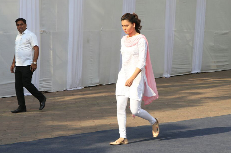 Urvashi Rautela arrives at the Celebration Sports Club to pay a last respect to the Legendary Sridevi. Arbaaz Khan,Jaya Prada,Urvashi Rautela,Aditya Thackeray,Sridevi funeral,celebs at Sridevi funeral,Celebration Sports Club,Sridevi,actress Sridevi