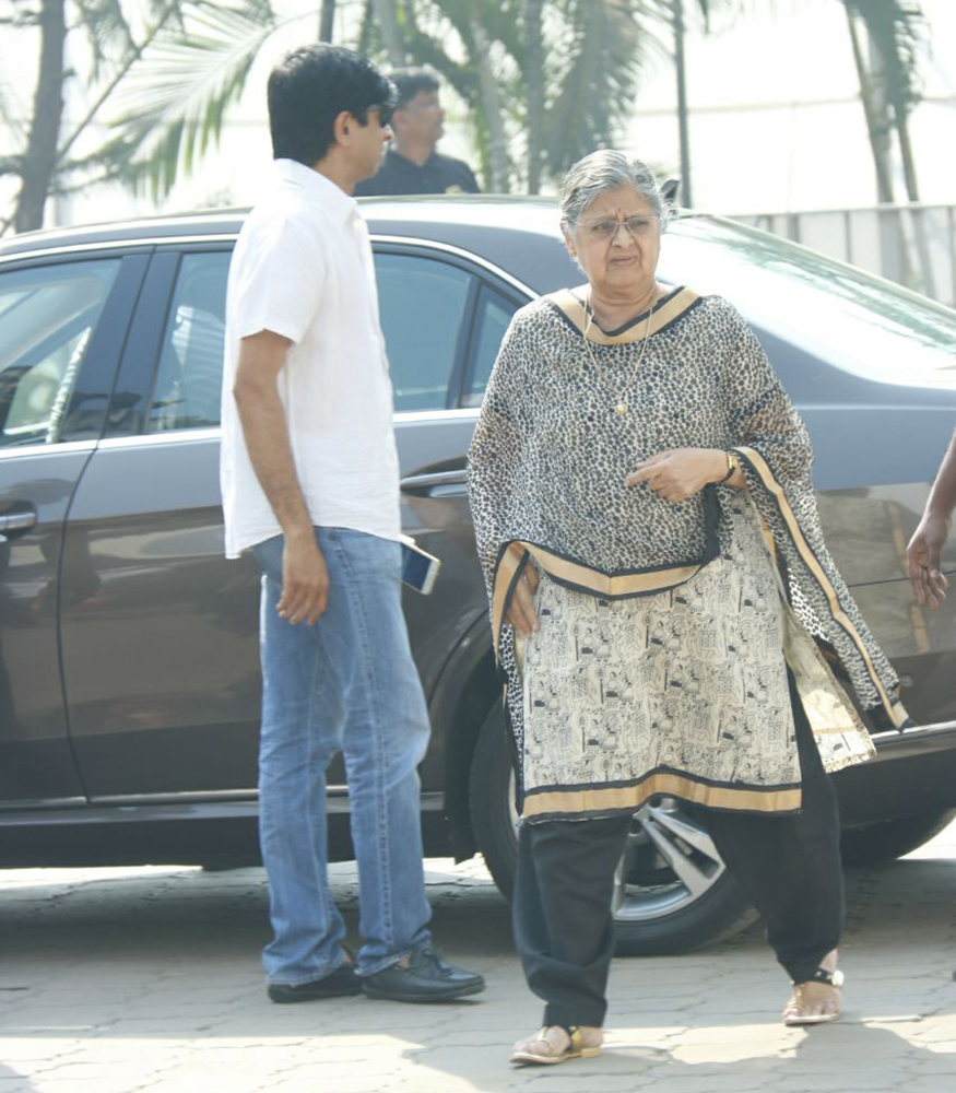 Sulabha Arya arrives at the Celebration Sports Club to pay a last respect to the Legendary Sridevi. Arbaaz Khan,Jaya Prada,Urvashi Rautela,Aditya Thackeray,Sridevi funeral,celebs at Sridevi funeral,Celebration Sports Club,Sridevi,actress Sridevi
