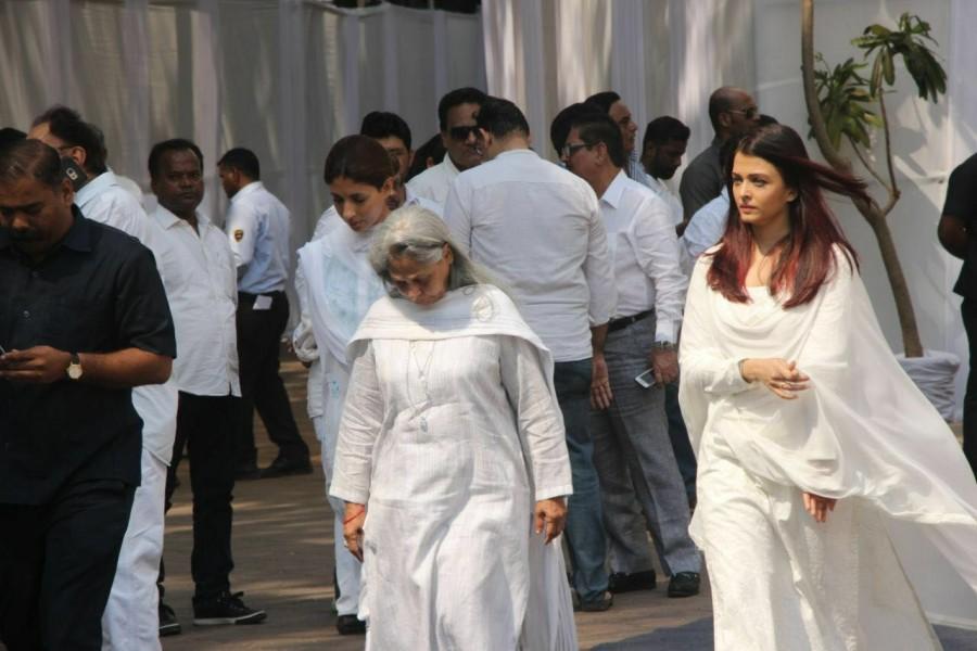 Jaya Bhaduri Bachchan arrives at the Celebration Sports Club to pay a last respect to the Legendary Sridevi. Kajol,Ajay Devgn,Madhuri Dixit,Jaya Bhaduri Bachchan,Celebration Sports Club,Sridevi funeral,Celebs at Sridevi funeral,Sridevi funeral pics,Sridevi funeral images