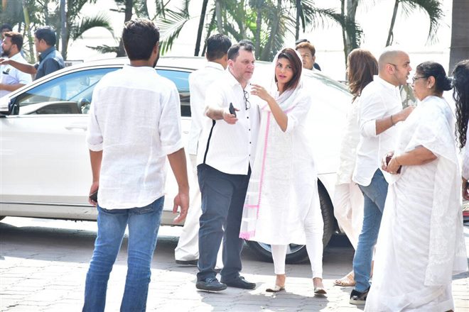 Jacqueline Fernandez arrives at the Celebration Sports Club to pay a last respect to the Legendary Sridevi. Jacqueline Fernandez,Akshaye Khanna,Jacky Bagnani,Farah Khan,Nimrat Kaur,Sridevi funeral,Sridevi funeral pics,Sridevi funeral images,celebs at Sridevi funeral