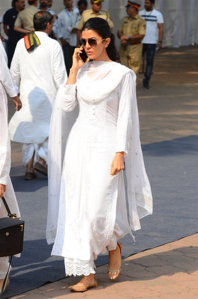 Nimrat Kaur arrives at the Celebration Sports Club to pay a last respect to the Legendary Sridevi. Jacqueline Fernandez,Akshaye Khanna,Jacky Bagnani,Farah Khan,Nimrat Kaur,Sridevi funeral,Sridevi funeral pics,Sridevi funeral images,celebs at Sridevi funeral