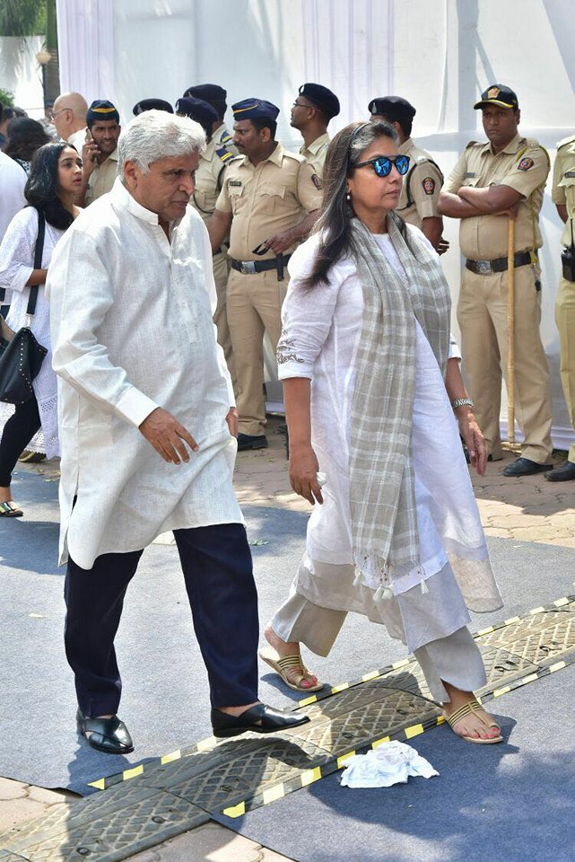 Javed Akhtar, Shabana Azmi arrives at the Celebration Sports Club to pay a last respect to the Legendary Sridevi. Sanjay Leela Bhansali,Raveena Tandon,Rekha,Malaika Arora,Sridevi funeral,Sridevi funeral pics,Sridevi funeral images,celebs at Sridevi funeral,Sridevi