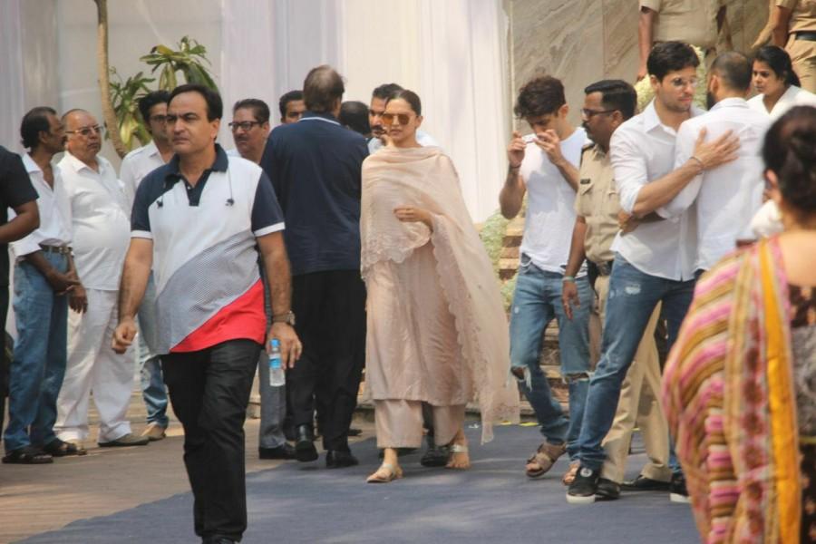 Actress Deepika Padukone arrives at the Celebration Sports Club to pay a last respect to the Legendary Sridevi. Deepika Padukone,actress Deepika Padukone,Deepika Padukone at Sridevi funeral,Deepika Padukone in Sridevi funeral,Sridevi funeral,Sridevi funeral pics,Sridevi funeral images,Vidya Balan and Siddharth Roy Kapur,Vidya Balan,Siddharth Roy Kapur