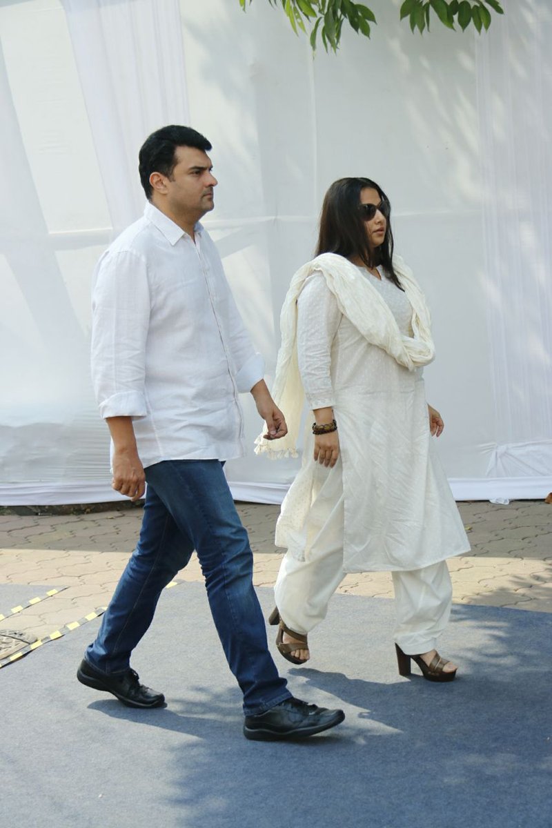 Vidya Balan and Siddharth Roy Kapur reached Celebration Sports Club to pay their last respects to Sridevi. Deepika Padukone,actress Deepika Padukone,Deepika Padukone at Sridevi funeral,Deepika Padukone in Sridevi funeral,Sridevi funeral,Sridevi funeral pics,Sridevi funeral images,Vidya Balan and Siddharth Roy Kapur,Vidya Balan,Siddharth Roy Kapur