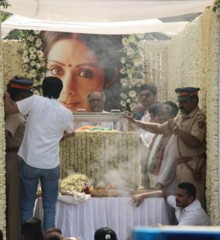 The Maharashtra government has decided to accord actress Sridevi full state honours at her funeral scheduled later on Wednesday afternoon, official sources said.