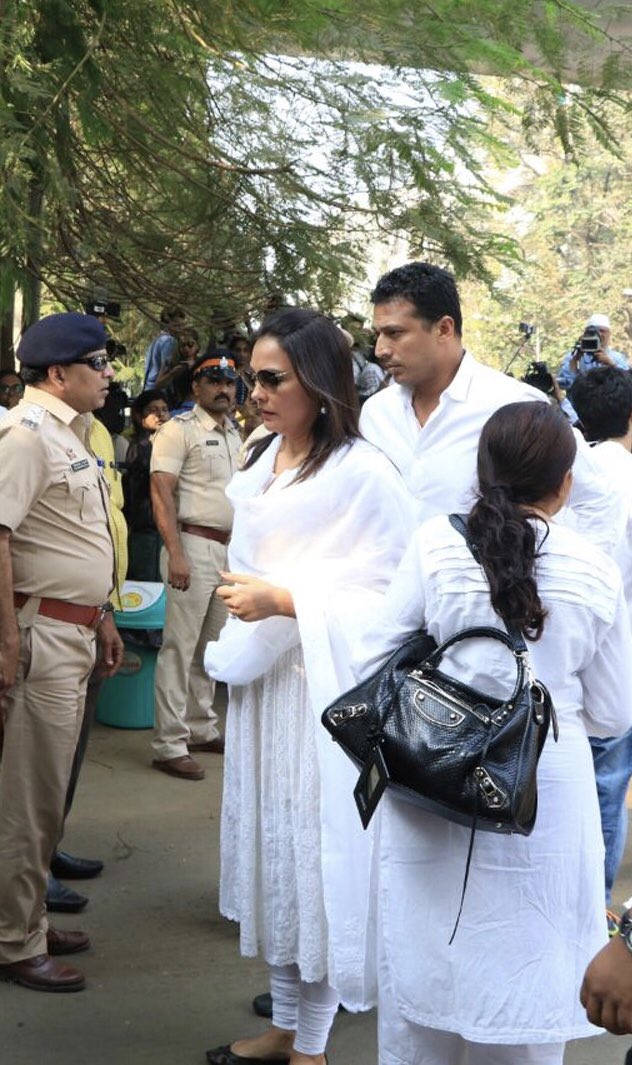 Farhan Akhtar,Arjun Rampal,Anupam Kher,Lara Dutta,Mahesh Bhupathi,Sridevi funeral,celebs at Sridevi funeral,Sridevi funeral pics,Sridevi funeral images