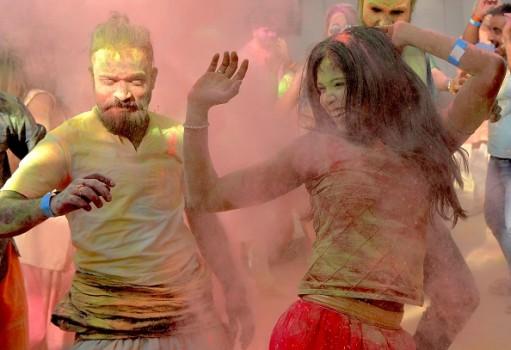 Happy Holi 2018: Best quotes, messages, wishes, greetings and SMS to share on 'Festival of Colours'