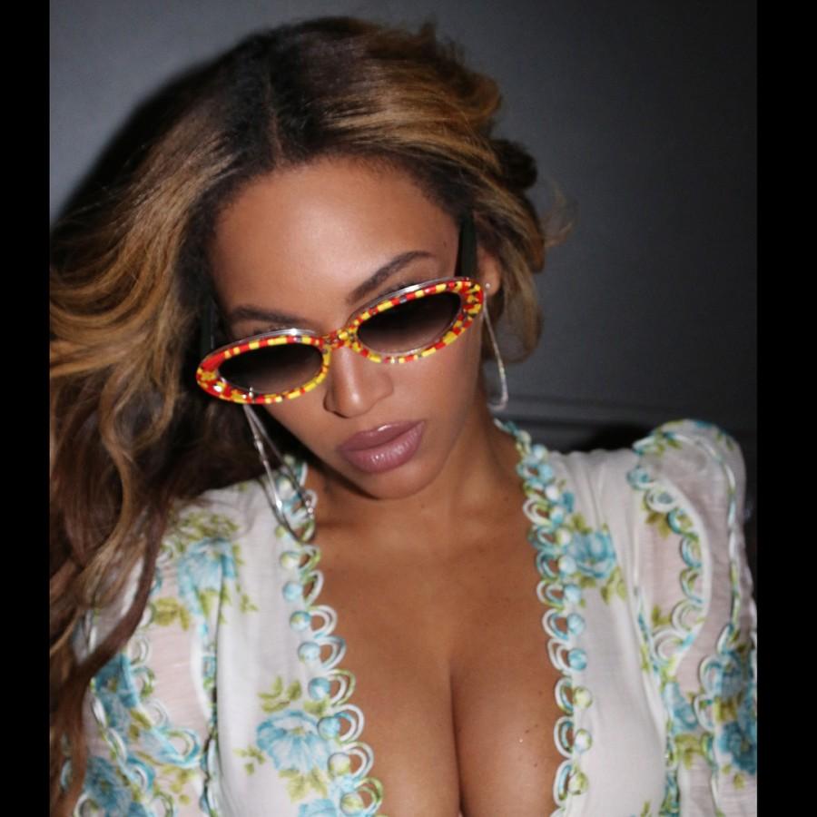 Beyonce's hot new Instagram pics have everyone talking Beyonce,Beyonce cleavage,Beyonce cleavage pics,Beyonce cleavage images,Beyonce hot pics,Beyonce hot images,Beyonce poster,Beyonce wallpaper,Beyonce pics,Beyonce images