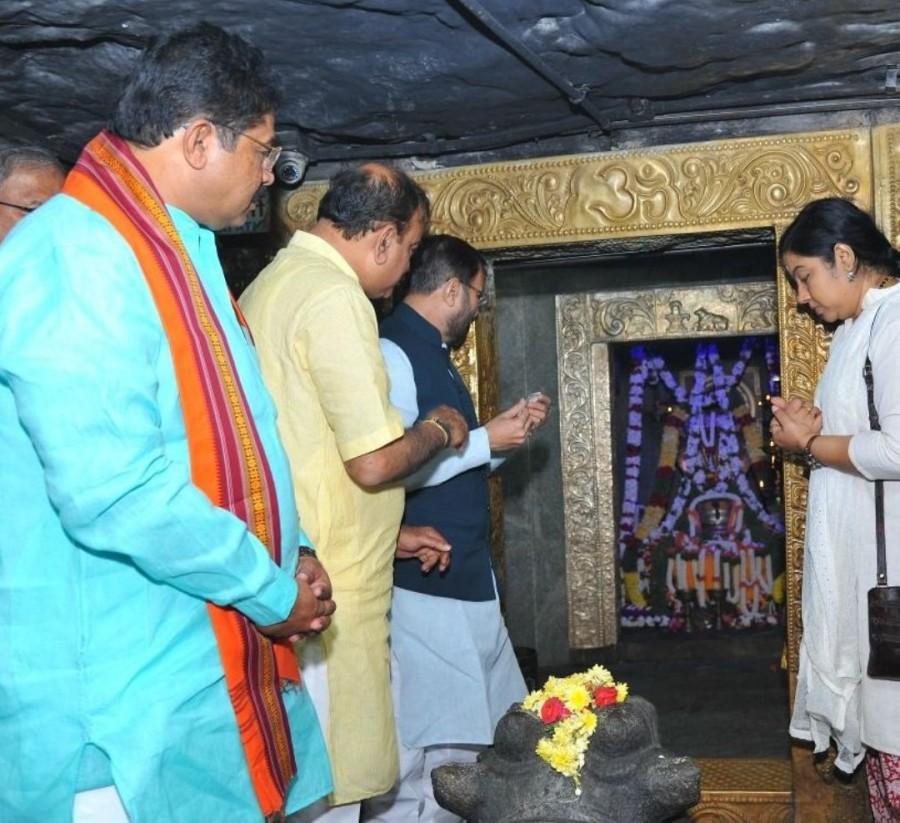 BJP "Bengaluru Rakshisi Padayatre" kick starts from Gavi Gangadeshwara Temple. Bengaluru Rakshisi Yatre,Bengaluru Rakshisi Yatre pics,Bengaluru Rakshisi Yatre images,Bengaluru Rakshisi Yatre stills,Congress govt,siddaramaiah,cm siddaramaiah,Karnataka CM Siddaramaiah