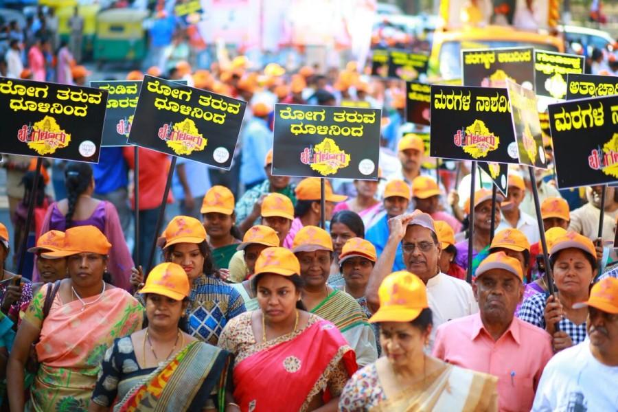 Thousands of Bengaluru citizens have joined the Bengaluru Rakshisi Yatre against Congress govt. Bengaluru Rakshisi Yatre,Bengaluru Rakshisi Yatre pics,Bengaluru Rakshisi Yatre images,Bengaluru Rakshisi Yatre stills,Congress govt,siddaramaiah,cm siddaramaiah,Karnataka CM Siddaramaiah