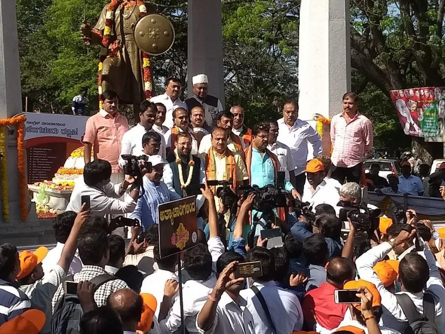 BJP in Karnataka today launched Bengaluru Rakshisi Yatre campaign against Congress govt. Bengaluru Rakshisi Yatre,Bengaluru Rakshisi Yatre pics,Bengaluru Rakshisi Yatre images,Bengaluru Rakshisi Yatre stills,Congress govt,siddaramaiah,cm siddaramaiah,Karnataka CM Siddaramaiah
