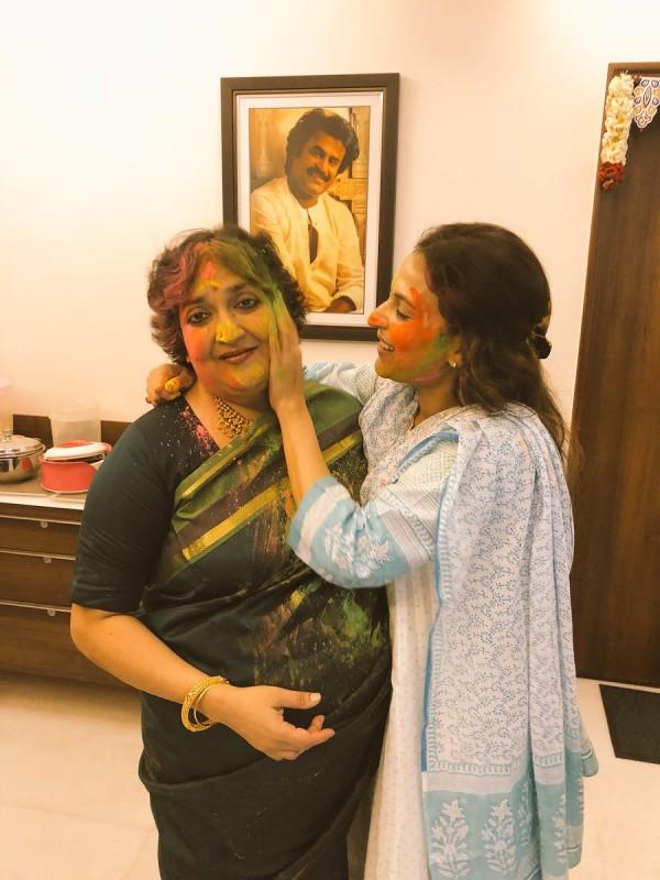 Kaala star Rajinikanth celebrates Holi with his daughter Soundarya