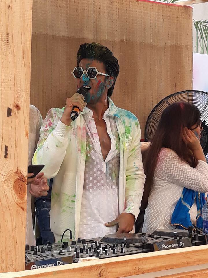 All the guests and host played with dry colours and flower petals on the open ground of Taj Land Ends, located in Bandra. Pharrell Williams,Pharrell Williams celebrates Holi,Pharrell Williams in India,Ranveer Singh,Pharrell Williams and Ranveer Singh,Ranveer Singh pics,Ranveer Singh images,Ranveer Singh celebrates Holi