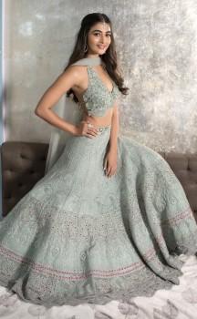 Pooja Hegde's latest pics.