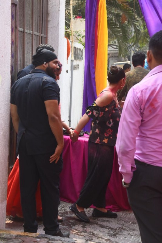 Esha Deol was seen trying to hide face from the shutterbugs. Hema Malini,Hema Malini holi celebration,Hema Malini at Holi celebration,Esha Deol-Bharat Takhtani,Esha Deol,Bharat Takhtani,Esha Deol holi party,Esha Deol holi party pics,Esha Deol holi party images