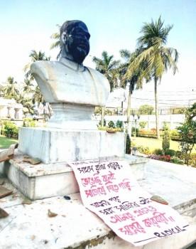 The vandalised statue of Bharatiya Jana Sangh founder Syama Prasad Mukherjee in Kolkata on March 7, 2018.
