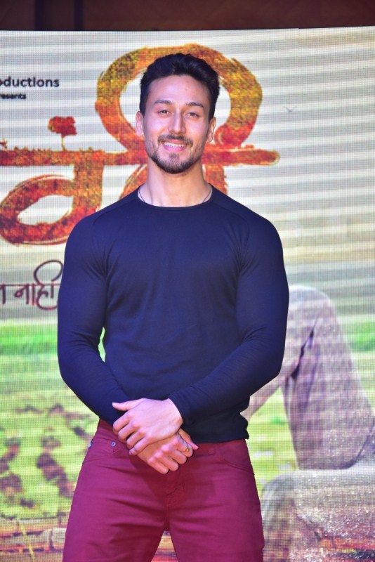 Tiger Shroff is all smiles as he arrives at Gavthi trailer launch in Mumbai. Tiger Shroff,actor Tiger Shroff,Tiger Shroff dance,Gavthi trailer,Gavthi movie trailer,Gavthi,bollywood movie Gavthi
