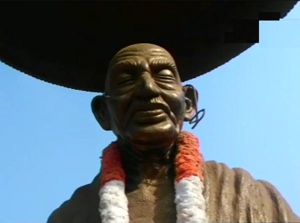 The Gandhi statue installed in the Thaliparamba area of Kannur had broken spectacles hanging from its face. Mahatma Gandhi statue,Mahatma Gandhi,Mahatma Gandhi statue vandalised,BR Ambedkar,Ambedkar,Ambedkar statue,Ambedkar statue vandalised