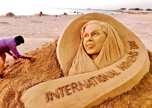 Sand artist Sudarsan Pattnaik's tribute to Princess Sabeeka on International Women's Day on Bahrain beach.