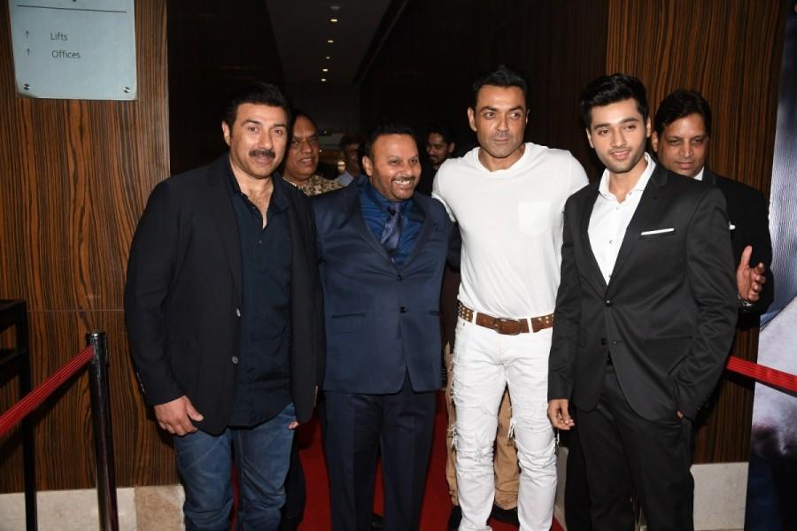 Sunny Deol with Anil Sharma, Bobby Deol and Utkarsh Sharma at Genius wrap-up party. Genius wrap-up party,Genius,Genius wrap-up,Bobby Deol,Himesh Reshammiya,Anil Sharma,Ishita,Genius wrap-up party pics,Genius wrap-up party images