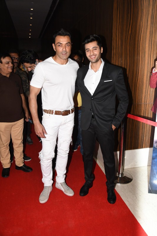 Bobby Deol with Utkarsh Sharma at Genius wrap-up party. Genius wrap-up party,Genius,Genius wrap-up,Bobby Deol,Himesh Reshammiya,Anil Sharma,Ishita,Genius wrap-up party pics,Genius wrap-up party images