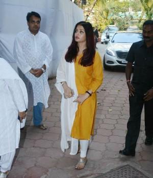 Actress Aishwarya Rai Bachchan and Jaya Bachchan along with other Bollywood personalities attended a prayer meeting to bid the last adieu to Nargis Rabadi, popularly known as 'Shammi Aunty', on Thursday here.