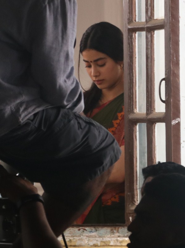 Jhanvi Kapoor is back on the sets of Dhadak. Janhvi Kapoor,Sridevi daughter Janhvi Kapoor,Sridevi daughter,Janhvi Kapoor returns,Dhadak,Janhvi kapoor dhadak,Dhadak on the sets,Janhvi Kapoor pics,Janhvi Kapoor images