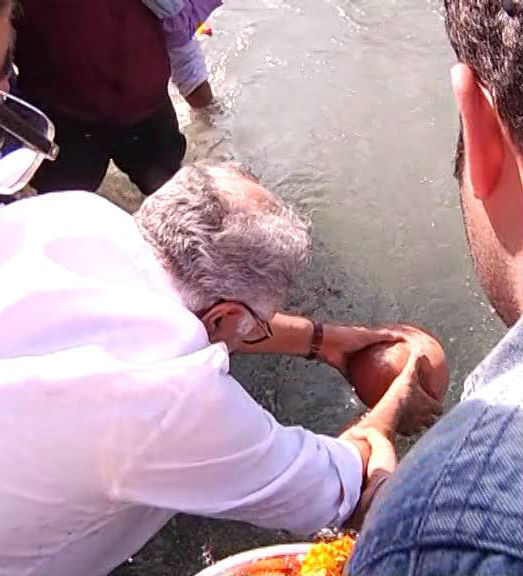 A part of the ashes of Bollywood actress Sridevi were immersed in the holy Ganges in Haridwar in Uttar Pradesh on Thursday by her husband and film producer Boney Kapoor. He was accompanied by family friend and Rajya Sabha member Amar Singh, younger brother Anil Kapoor and other family members. Boney Kapoor,Anil Kapoor,Sridevi,sridevi funeral,Sridevi asthi,Sridevi asthi in Haridwar